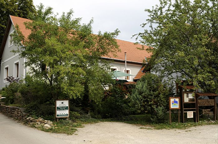 Wine House and Restaurant Mákvirág